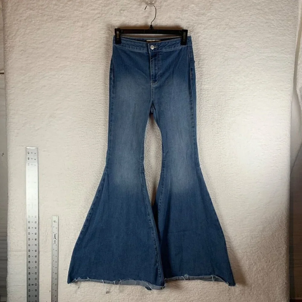 Free People Women's We The Free Just Float On Flare Jeans Raw Hem Size 26 9558